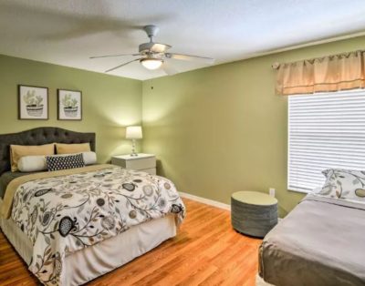 Beautiful 6 Bedroom 3 Bath Vacation Home ( Gated Community)