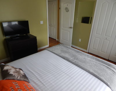 Beautiful 6 Bedroom 3 Bath Vacation Home ( Gated Community)