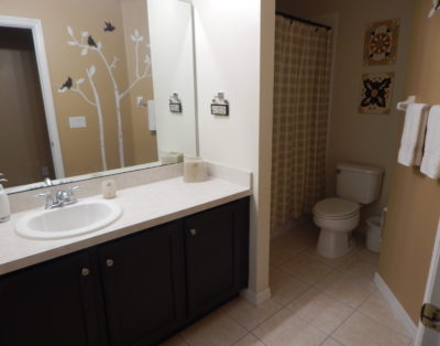 Beautiful 6 Bedroom 3 Bath Vacation Home ( Gated Community)