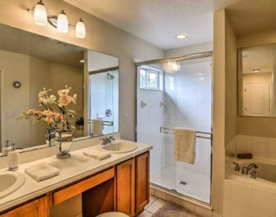 Beautiful 6 Bedroom 3 Bath Vacation Home ( Gated Community)