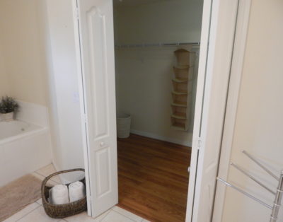 Beautiful 6 Bedroom 3 Bath Vacation Home ( Gated Community)